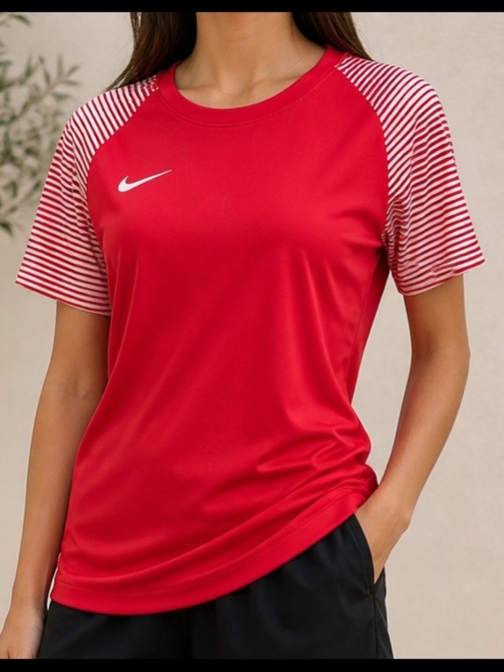 Nike Women’s Red Short-Sleeve Performance Tee